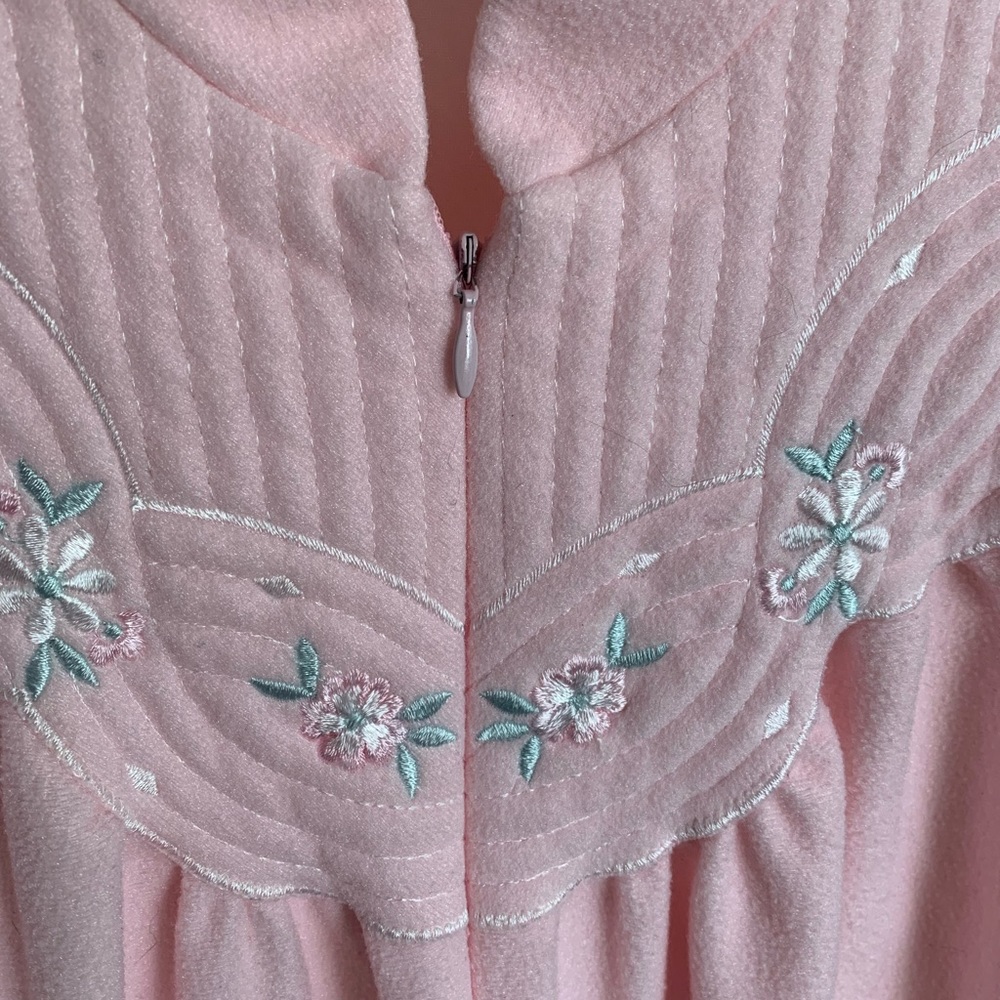 ShadowLine Robe - Picture 2 of 4